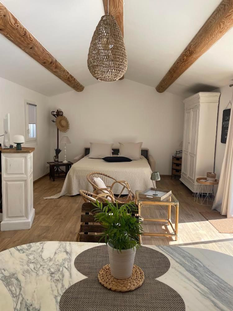 Studio De Charme Avec Piscine Fontaine-de-Vaucluse Exteriér fotografie